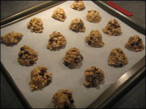 image:Unbaked banana chocolate chip cookies
