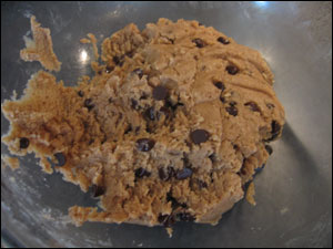 image:chocolate chip cookie dough